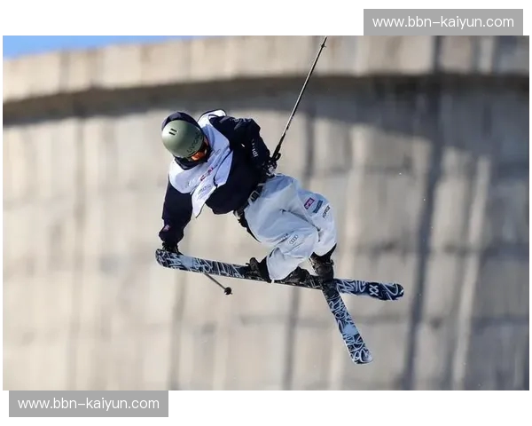 跳台滑雪球员：在雪与风之间飞翔的奇葩运动